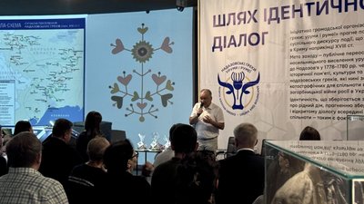 Kiyevde urum ve rumeylerniñ Qırımdan sürgün etilgenini hatırlap, şimdiki zamannen muvaz sızdılar Kiyevde urum ve rumeylerniñ Qırımdan sürgün etilgenini hatırlap, şimdiki zamannen muvaz sızdılar