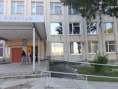 Навчання вирішили не зупиняти: як працює ліцей на Черкащині після влучання дрона Навчання вирішили не зупиняти: як працює ліцей на Черкащині після влучання дрона