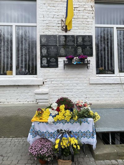 На Волині відкрили меморіальну дошку в пам'ять про полеглого 53-річного воїна На Волині відкрили меморіальну дошку в пам'ять про полеглого 53-річного воїна