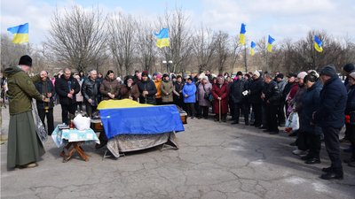 Загинули на Харківщині та Донеччині: на Кіровоградщині попрощалися з трьома бійцями Загинули на Харківщині та Донеччині: на Кіровоградщині попрощалися з трьома бійцями