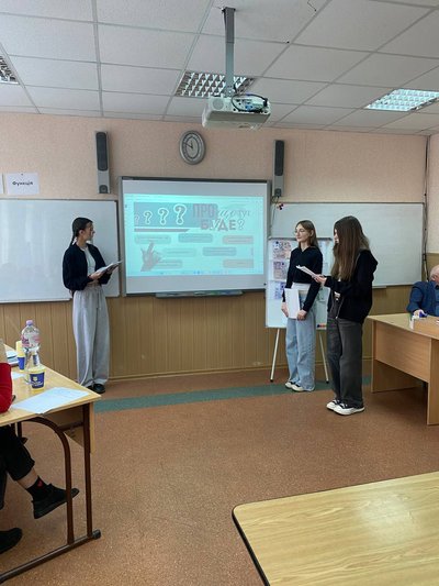 "Перші гроші". Учні дніпровської гімназії отримали кошти на втілення власних проєктів "Перші гроші". Учні дніпровської гімназії отримали кошти на втілення власних проєктів