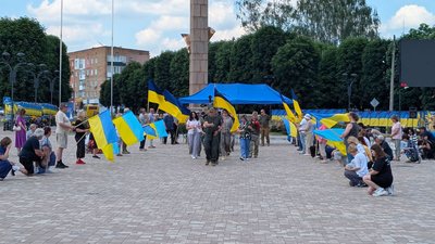У Знамʼянці на Кіровоградщині попрощались із захисником Євгеном Тарасенком У Знамʼянці на Кіровоградщині попрощались із захисником Євгеном Тарасенком