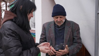 "Вони на вулиці будуть приречені": зооволонтерка з Вінниччини знайшла прихисток двом голубам "Вони на вулиці будуть приречені": зооволонтерка з Вінниччини знайшла прихисток двом голубам