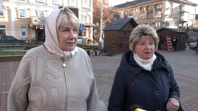Як жителі Рівного реагують на встановлення ялинки у центрі міста Як жителі Рівного реагують на встановлення ялинки у центрі міста