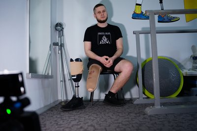“Не можу повноцінно робити навіть базові вправи”: як військовий на Буковині після ампутації повертається до спорту “Не можу повноцінно робити навіть базові вправи”: як військовий на Буковині після ампутації повертається до спорту