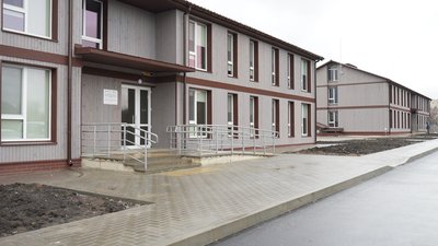 У Сумах почали заселяти перші модульні будинки для переселенців У Сумах почали заселяти перші модульні будинки для переселенців