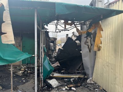 Загиблі та поранені через удар по ринку у Нікополі: що відбувається на місці події Загиблі та поранені через удар по ринку у Нікополі: що відбувається на місці події
