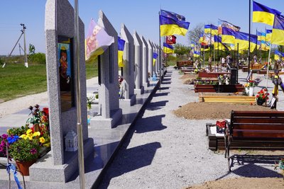 "Вшануйте пам’ять героїв": у Підгородному рідні загиблих військових просять закінчити будівництво алеї почесних поховань "Вшануйте пам’ять героїв": у Підгородному рідні загиблих військових просять закінчити будівництво алеї почесних поховань