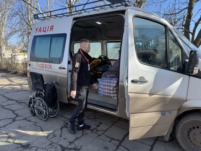 10 тисяч за машину, щоб виїхати з Лимана. Як рятуються з прифронтових міст Донеччини: історії з транзитного центру 10 тисяч за машину, щоб виїхати з Лимана. Як рятуються з прифронтових міст Донеччини: історії з транзитного центру