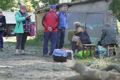 Дев'ять загиблих та потрощені будинки. Фоторепортаж з місця удару РФ по Дніпру