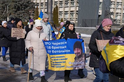 У Черкасах відбулась мирна хода присвячена 11 річниці війни У Черкасах відбулась мирна хода присвячена 11 річниці війни