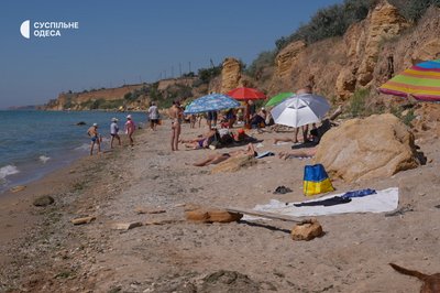 «І страшно, і не страшно водночас»: як у Південному відпочивають на стихійних пляжах «І страшно, і не страшно водночас»: як у Південному відпочивають на стихійних пляжах