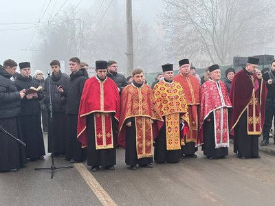 освячення хреста, будинок на Стуса