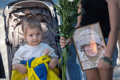 "Це просто вирване серце": в Одесі до Дня батька провели акцію для родин загиблих захисників