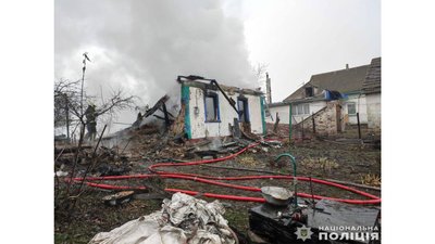Згорів приватний будинок: армія РФ безпілотником атакувала Варвинську громаду на Прилуччині Згорів приватний будинок: армія РФ безпілотником атакувала Варвинську громаду на Прилуччині