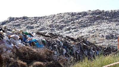 Побудують дві санітарні зони: на хмельницькому сміттєзвалищі очищують землю
