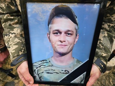 У Полтаві попрощаються із чотирма військовими, які загинули на війні з Росією У Полтаві попрощаються із чотирма військовими, які загинули на війні з Росією