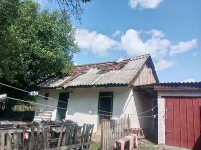 Зруйновані магазини та поруйновані дахи: наслідки негоди на Черкащині Зруйновані магазини та поруйновані дахи: наслідки негоди на Черкащині