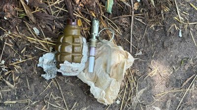 У Смілі затримали чоловіка, який, за версією поліції, продавав гранати У Смілі затримали чоловіка, який, за версією поліції, продавав гранати