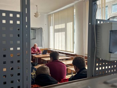Смілянський коледж після ракетного удару: як навчаються студенти у сусідстві з руїнами
