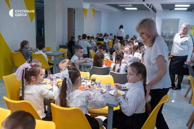 Оновлені харчоблоки Одещини: як реформа відобразилась на умовах роботи шкільних кухарів Оновлені харчоблоки Одещини: як реформа відобразилась на умовах роботи шкільних кухарів