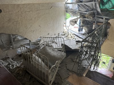 “Забіг у спальню — діти живі”: очевидці про влучання “Молнії” в приватний будинок у Сумах “Забіг у спальню — діти живі”: очевидці про влучання “Молнії” в приватний будинок у Сумах