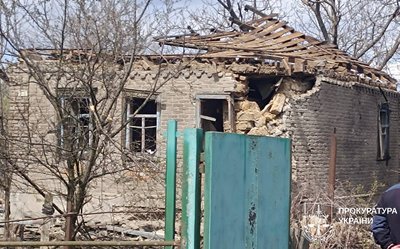 Пошкоджена оселя у Петрівці піля удару дроном Пошкоджена оселя у Петрівці піля удару дроном