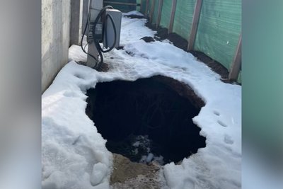 Провал мережі у районі вулиць Немирівської та Роменської у Чернівцях, 26 лютого 2026 року Провал мережі у районі вулиць Немирівської та Роменської у Чернівцях, 26 лютого 2026 року
