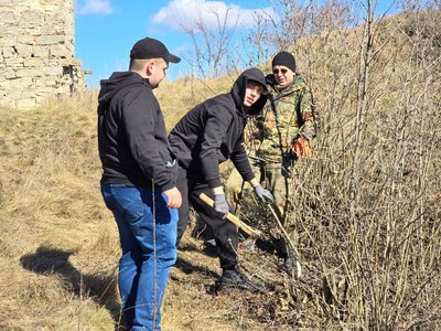 Толока, замок, сутденти, історичний факультет, Тернопільщина Толока, замок, сутденти, історичний факультет, Тернопільщина