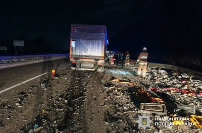 На Полтавщині сталася смертельна аварія за участі двох вантажівок: один із водіїв загинув На Полтавщині сталася смертельна аварія за участі двох вантажівок: один із водіїв загинув