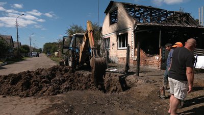 "Двигун безпілотника проломив стелю в будинку": що розповідають очевидці про російську атаку на Борзну "Двигун безпілотника проломив стелю в будинку": що розповідають очевидці про російську атаку на Борзну
