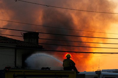 Пожежі в Лос-Анджелесі: 180 тисяч людей евакуювались, понад 2000 будинків згоріло Пожежі в Лос-Анджелесі: 180 тисяч людей евакуювались, понад 2000 будинків згоріло