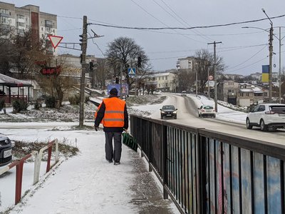 Розчищають дороги та тротуари: на Черкащині долають наслідки хуртовини Розчищають дороги та тротуари: на Черкащині долають наслідки хуртовини