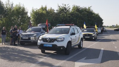 На Вінниччині автопробігом вшанували пам’ять загиблого воїна Сергія Кузьменка На Вінниччині автопробігом вшанували пам’ять загиблого воїна Сергія Кузьменка