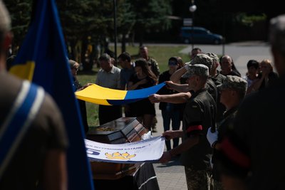 В Ужгороді попрощалися із полеглим захисником Віктором Яцолою