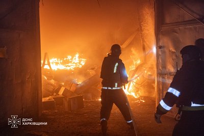 У Безлюдівській громаді сталася пожежа на складі після влучання БпЛА У Безлюдівській громаді сталася пожежа на складі після влучання БпЛА