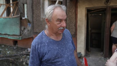 "Вогняні шари падали у садочок – люди почали кричати": що розповідають очевидні про нічну атаку РФ по Чернігову "Вогняні шари падали у садочок – люди почали кричати": що розповідають очевидні про нічну атаку РФ по Чернігову
