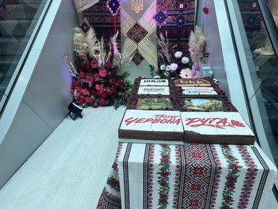 У Хмельницькому встановили національний рекорд з кількості порцій торта У Хмельницькому встановили національний рекорд з кількості порцій торта