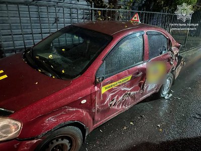 У Черкасах вантажівка зіткнулася з навчальним автомобілем