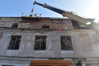 Одна з найдавніших і найбільших на заході України: на Рівненщині ремонтують дах синагоги ХVІ століття Одна з найдавніших і найбільших на заході України: на Рівненщині ремонтують дах синагоги ХVІ століття