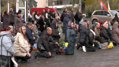 У Луцьку попрощалися із 47-річним гранатометником Віктором Калеником, який загинув у Курській області РФ У Луцьку попрощалися із 47-річним гранатометником Віктором Калеником, який загинув у Курській області РФ