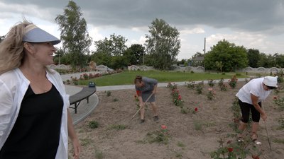 "Хай буде пам'ять сину": на Вінниччині мати загиблого оборонця облаштувала на його честь парк "Хай буде пам'ять сину": на Вінниччині мати загиблого оборонця облаштувала на його честь парк