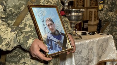 У Полтаві попрощалися з трьома полеглими захисниками України У Полтаві попрощалися з трьома полеглими захисниками України