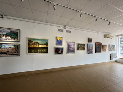 Виставку-продаж картин закарпатських художників на підтримку ЗСУ відкрили в Ужгороді Виставку-продаж картин закарпатських художників на підтримку ЗСУ відкрили в Ужгороді