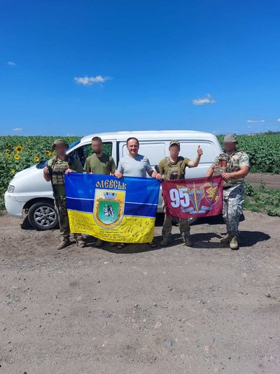 На Житомирщині старости громади зібрали гроші та купили автомобіль для 95 бригади На Житомирщині старости громади зібрали гроші та купили автомобіль для 95 бригади