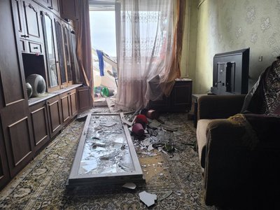 У Кривому Розі ліквідовують наслідки атаки РФ У Кривому Розі ліквідовують наслідки атаки РФ