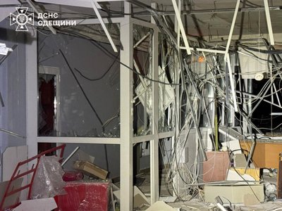 Армія РФ ударила по портовій та промисловій інфраструктурі Одещини: є загиблий та поранені Армія РФ ударила по портовій та промисловій інфраструктурі Одещини: є загиблий та поранені