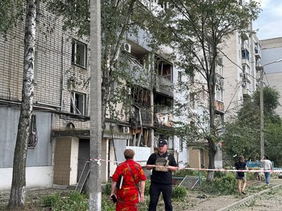 Війська РФ вдарили по Павлограду: загинула людина, сталася пожежа у багатоповерхівці Війська РФ вдарили по Павлограду: загинула людина, сталася пожежа у багатоповерхівці