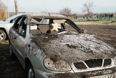 "Як бахнуло, я отак і впала": в селі на Лебединщині Сумської області впала російська ракета "Як бахнуло, я отак і впала": в селі на Лебединщині Сумської області впала російська ракета