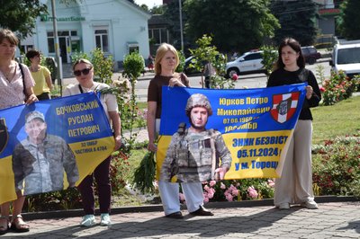 "Ми не припиняємо пошуки": родина зниклого військового з Житомирщини чекає на його повернення "Ми не припиняємо пошуки": родина зниклого військового з Житомирщини чекає на його повернення